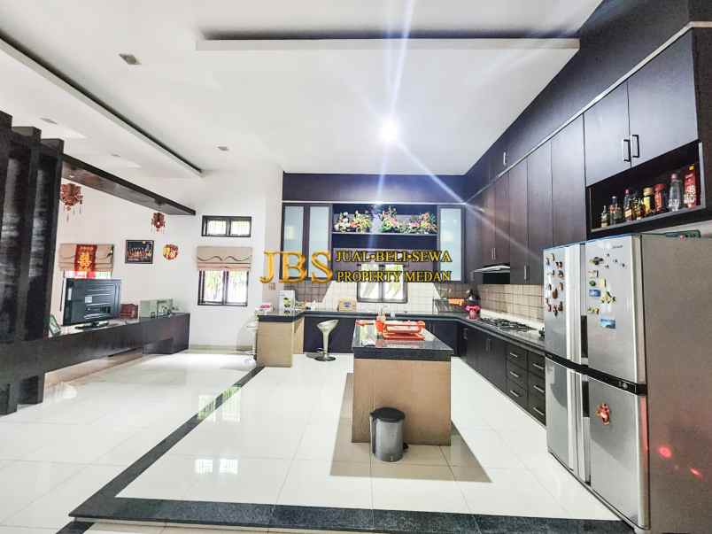 dijual villa kompek cemara asri