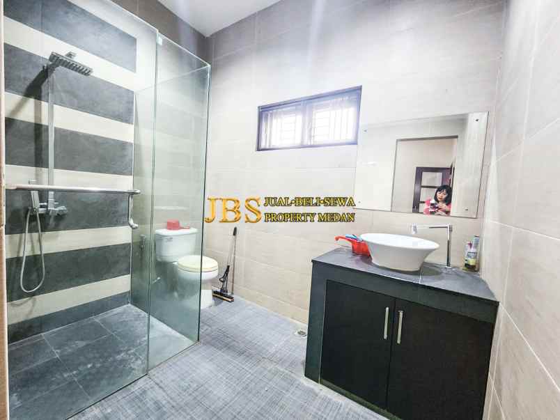 dijual villa kompek cemara asri