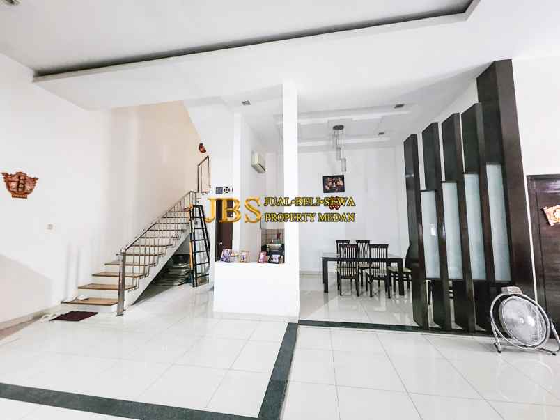 dijual villa kompek cemara asri