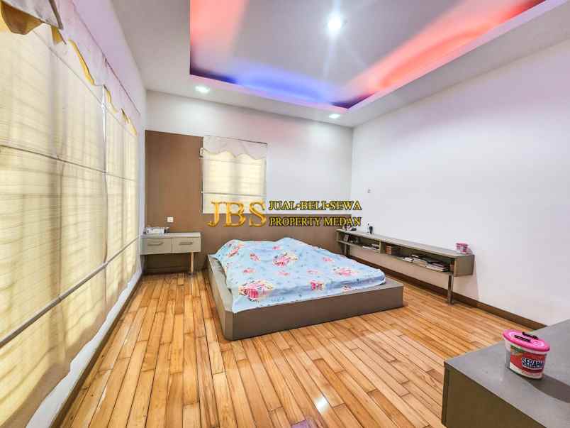 dijual villa kompek cemara asri