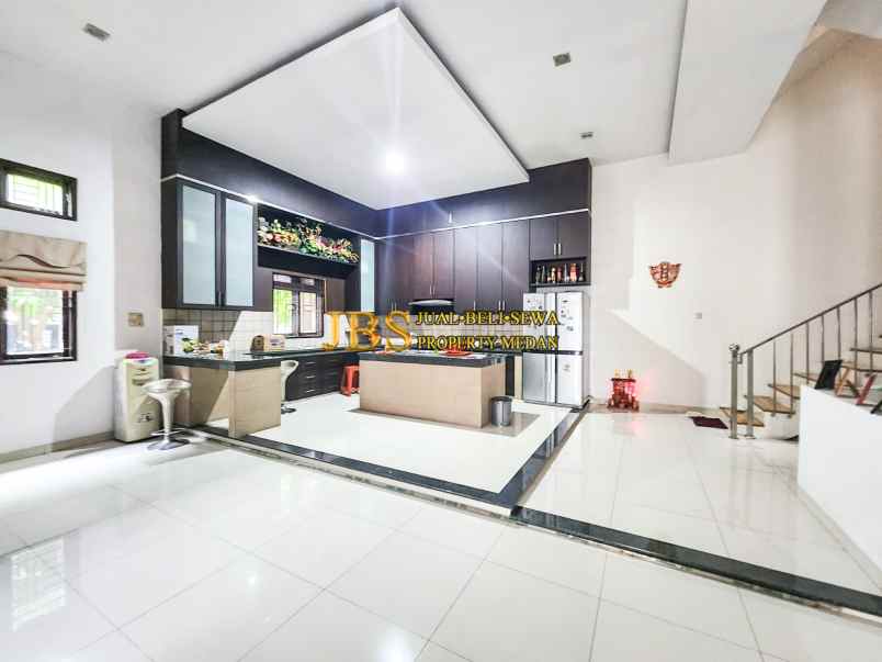 dijual villa kompek cemara asri