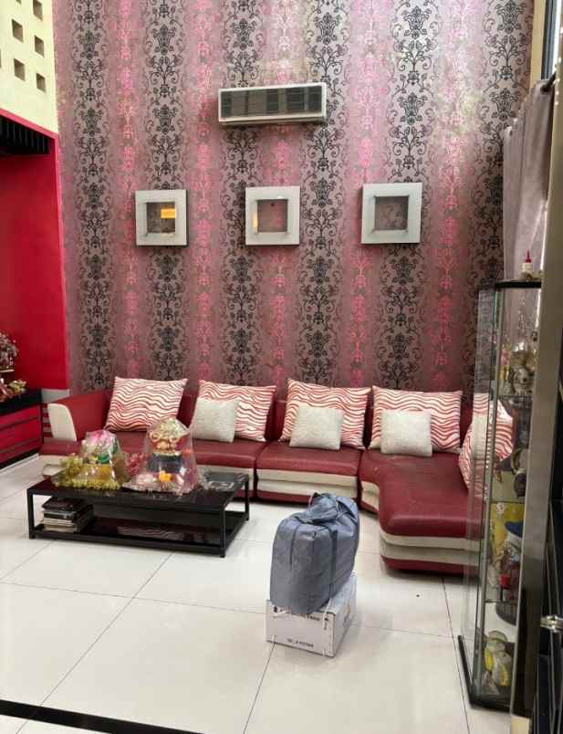 dijual villa komplek cemara asri jalan