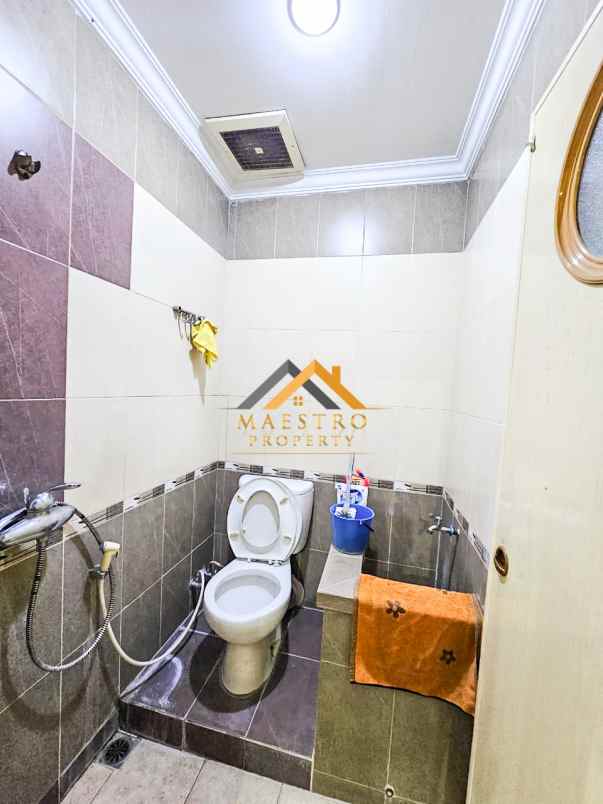 dijual villa komplek cemara asri jalan