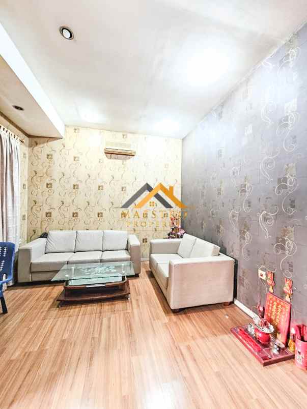 dijual villa komplek cemara asri jalan