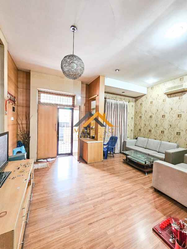 dijual villa komplek cemara asri jalan