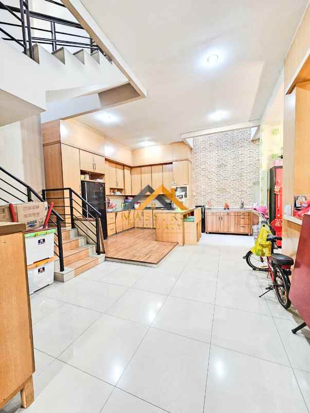 dijual villa komplek cemara asri jalan