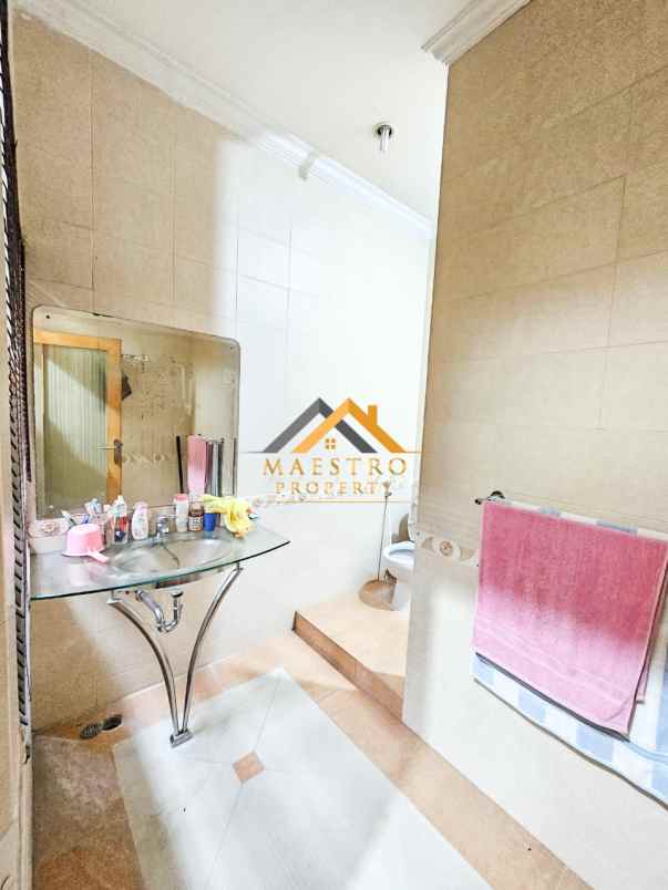 dijual villa komplek cemara asri jalan