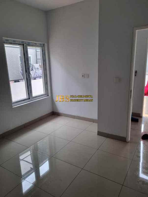 dijual villa komplek givency one