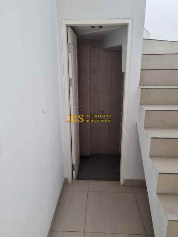 dijual villa komplek givency one