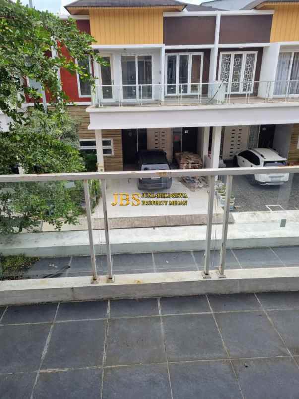 dijual villa komplek givency one