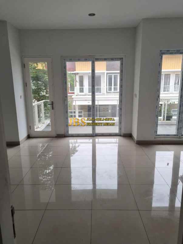 dijual villa komplek givency one