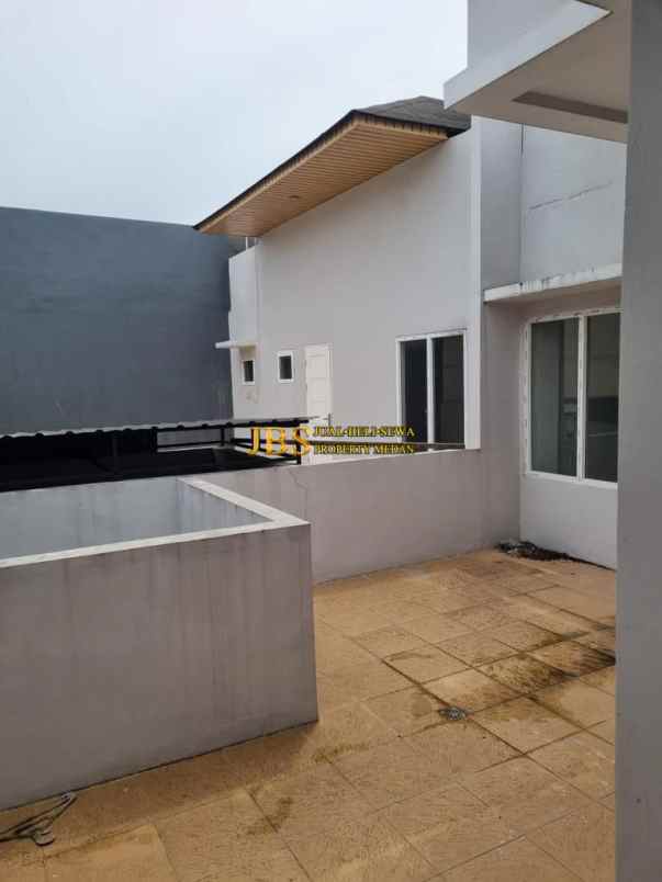 dijual villa komplek givency one