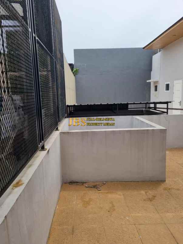 dijual villa komplek givency one