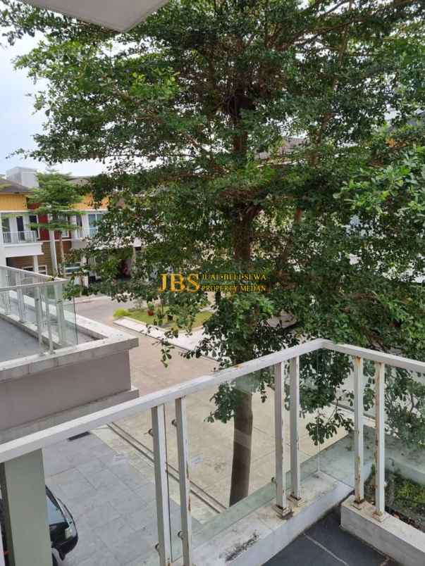 dijual villa komplek givency one