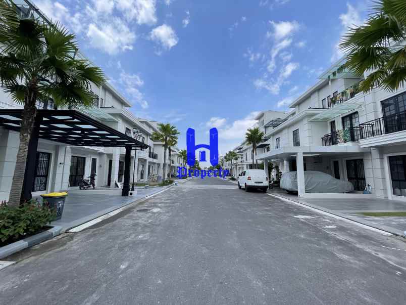 dijual villa komplek jewel park jalan