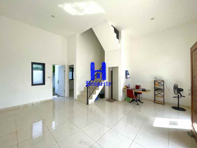 dijual villa komplek karya ville jalan