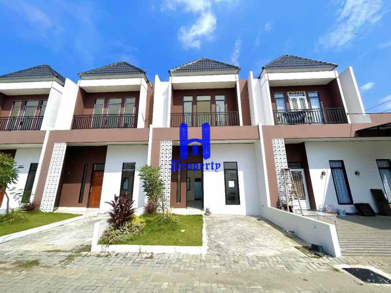 dijual villa komplek karya ville jalan