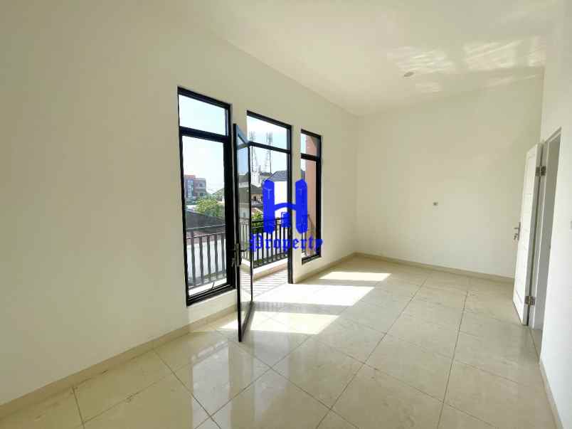 dijual villa komplek karya ville jalan