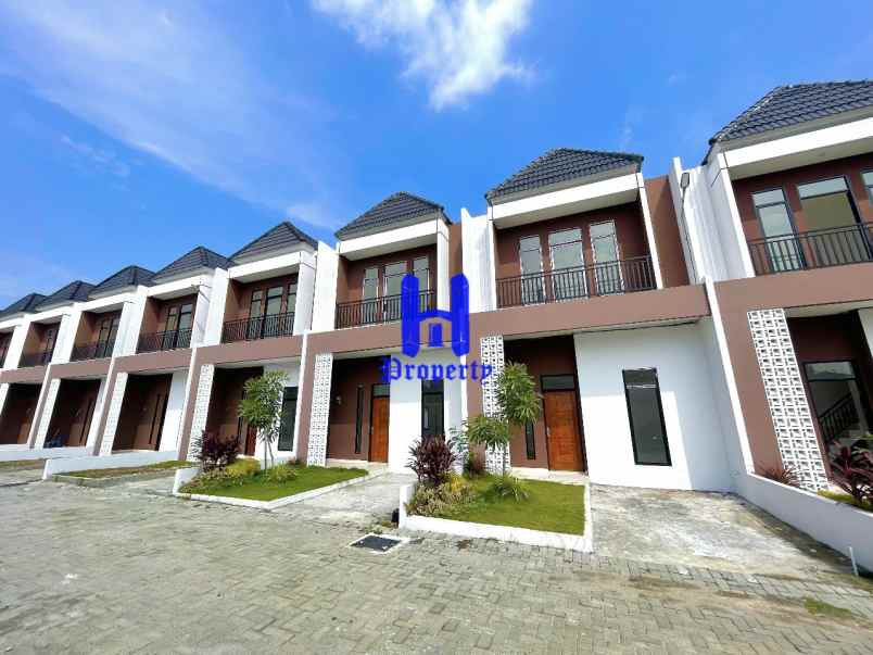 dijual villa komplek karya ville jalan