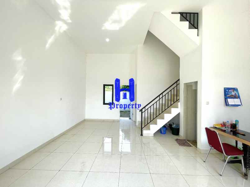 dijual villa komplek karya ville jalan