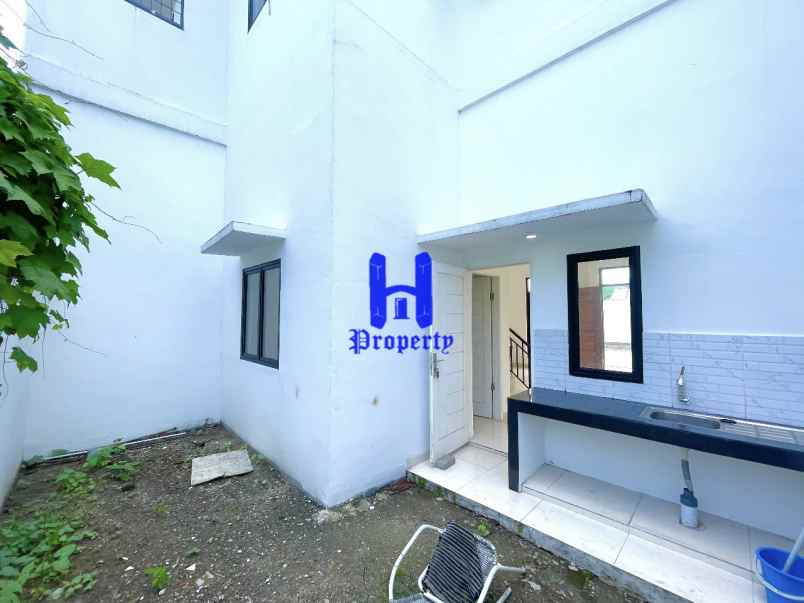 dijual villa komplek karya ville jalan