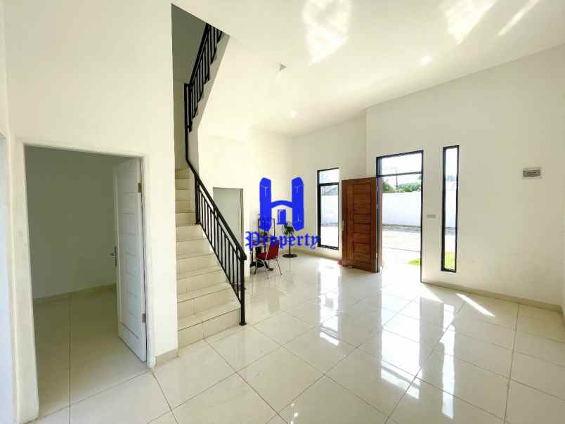 dijual villa komplek karya ville jalan