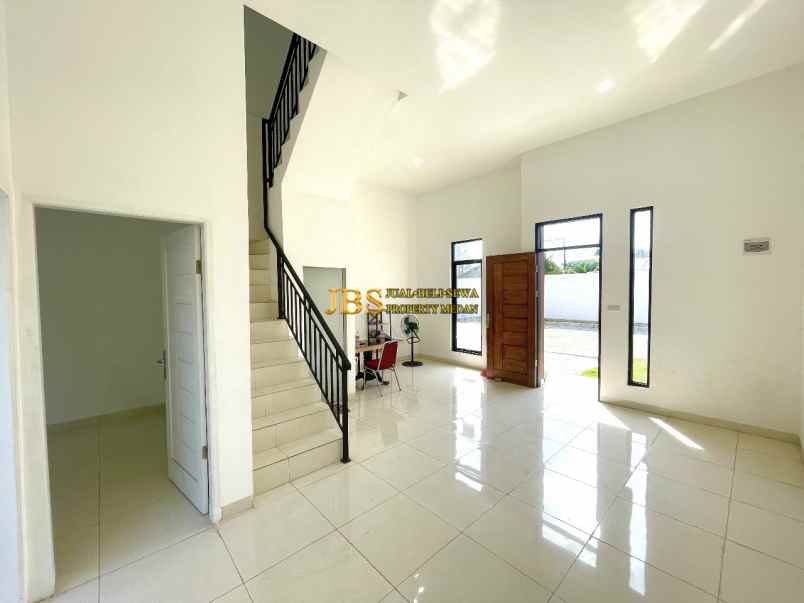 dijual villa komplek karya ville jalan