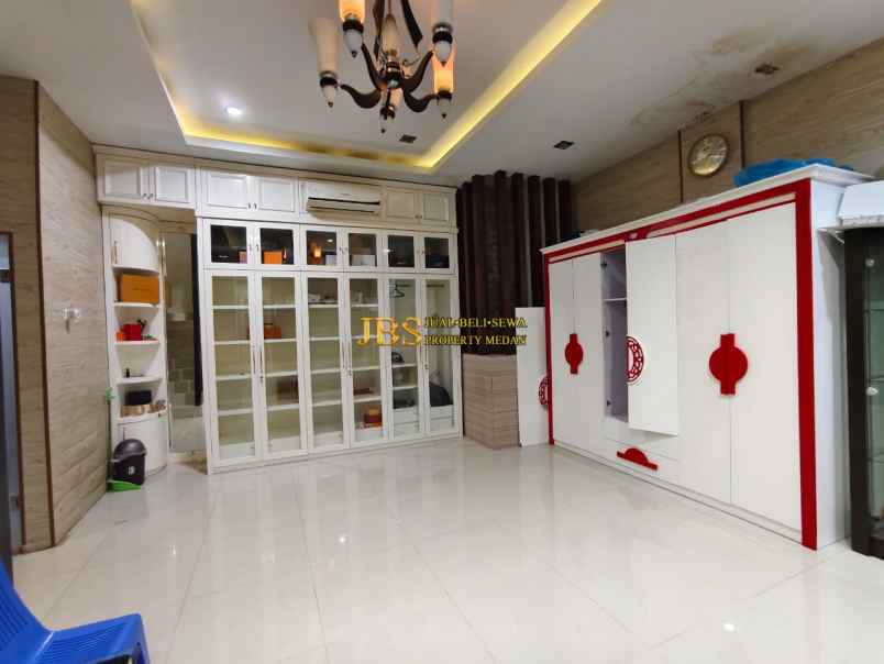 dijual villa komplek mutiara palace