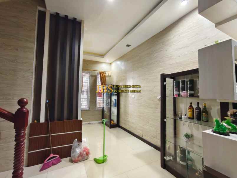 dijual villa komplek mutiara palace