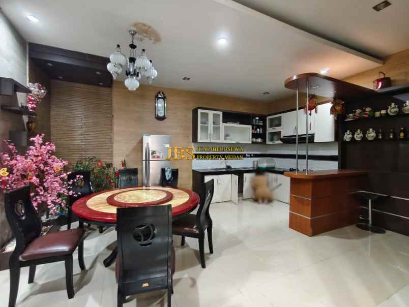 dijual villa komplek mutiara palace