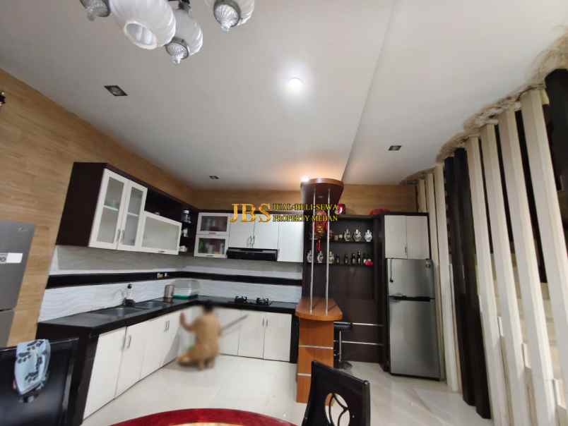 dijual villa komplek mutiara palace