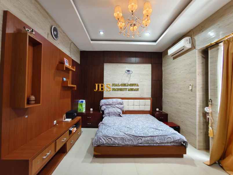 dijual villa komplek mutiara palace