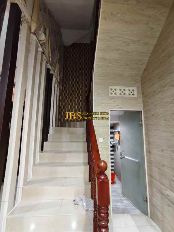 dijual villa komplek mutiara palace