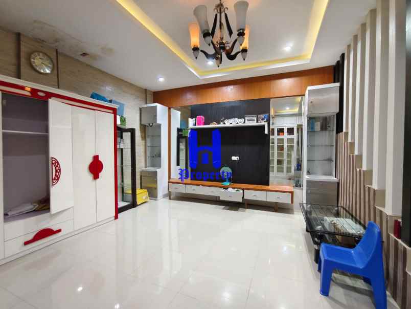 dijual villa komplek mutiara palace