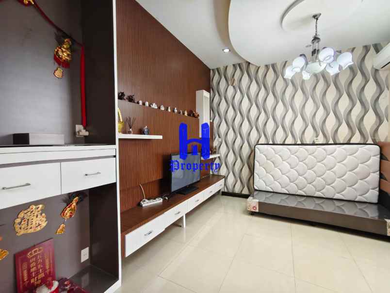 dijual villa komplek mutiara palace