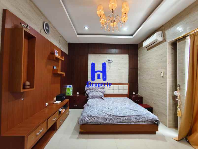 dijual villa komplek mutiara palace