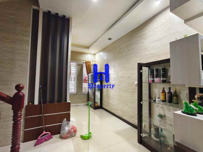 dijual villa komplek mutiara palace