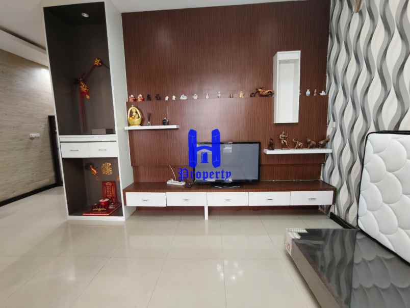 dijual villa komplek mutiara palace