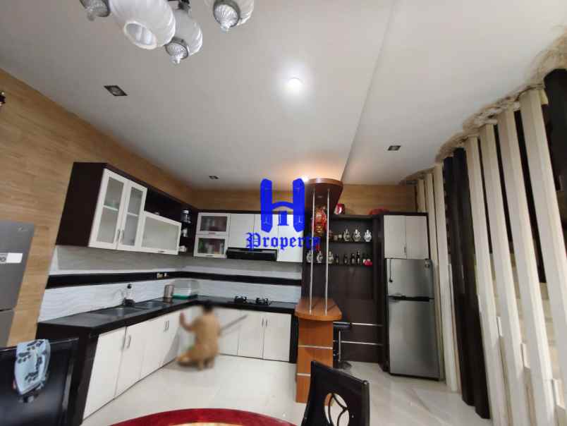 dijual villa komplek mutiara palace