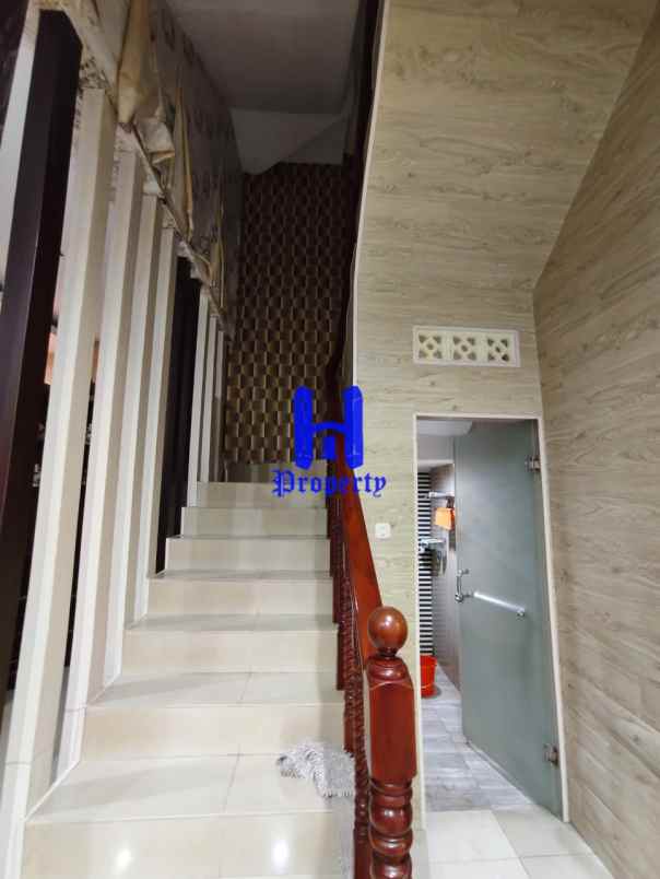 dijual villa komplek mutiara palace