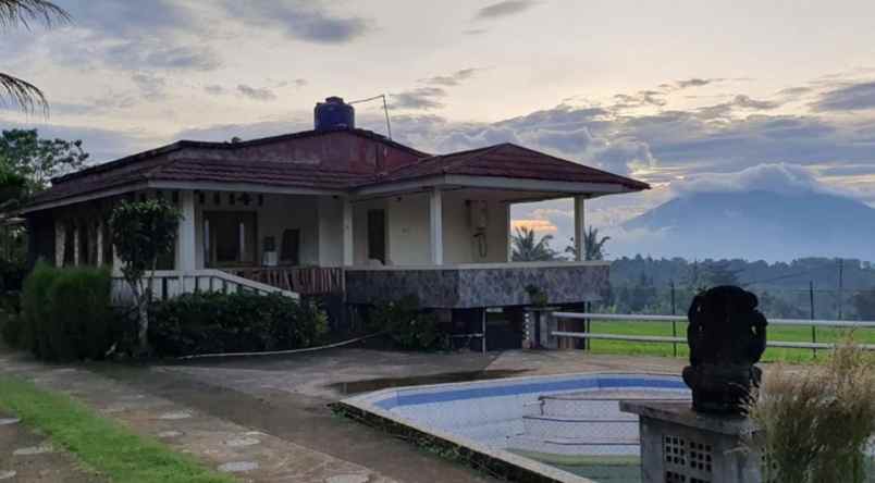 dijual villa sukakarya kec megamendung