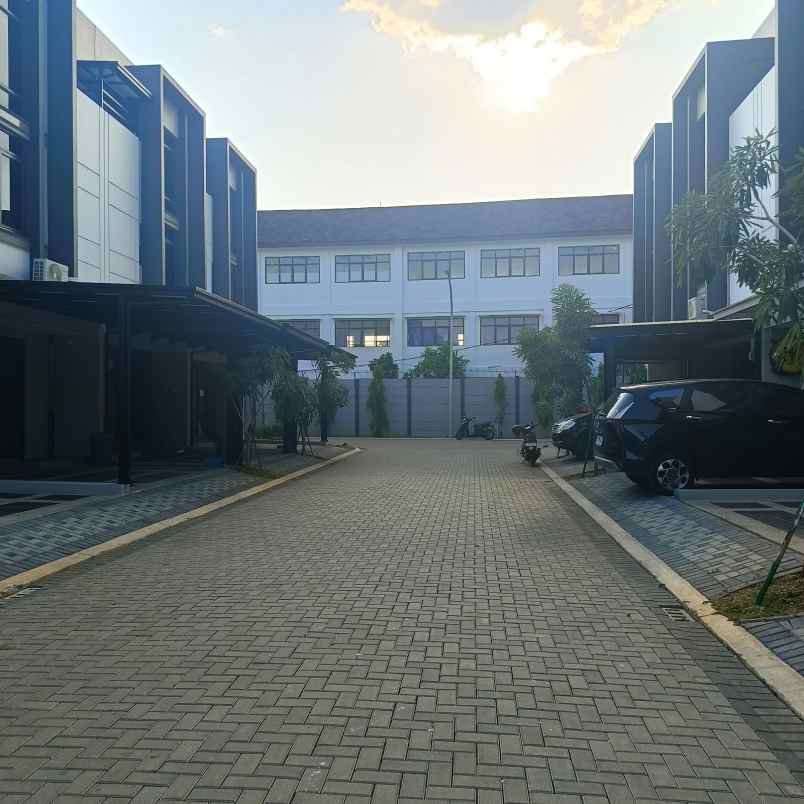 disewakan ruko gudang kantor soho de latinos business
