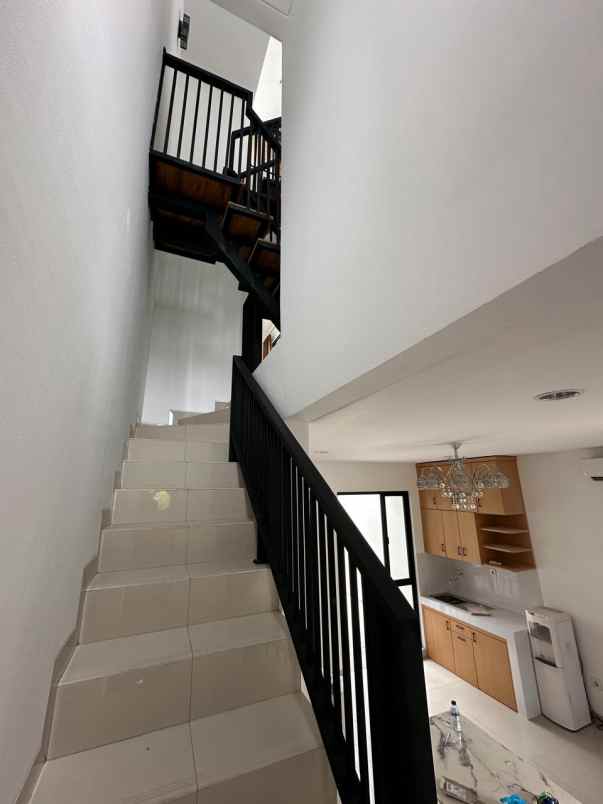 disewakan rumah cluster mahakam jakarta