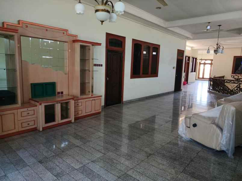 disewakan rumah jl sukosemolo semolowaru