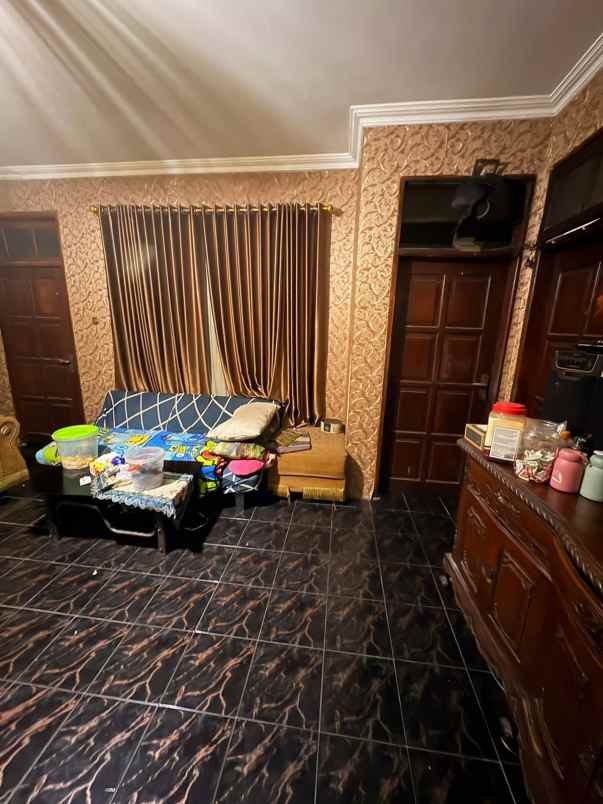 disewakan rumah raya kedung asem