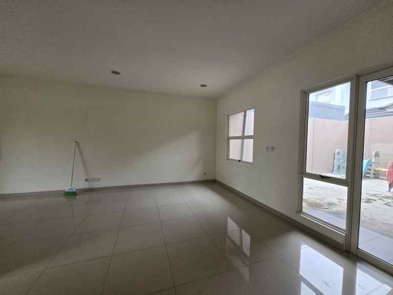 disewakan rumah suvarna sutera cluster