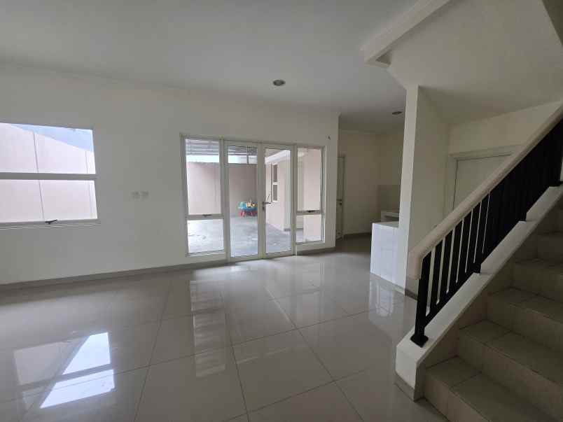 disewakan rumah suvarna sutera cluster