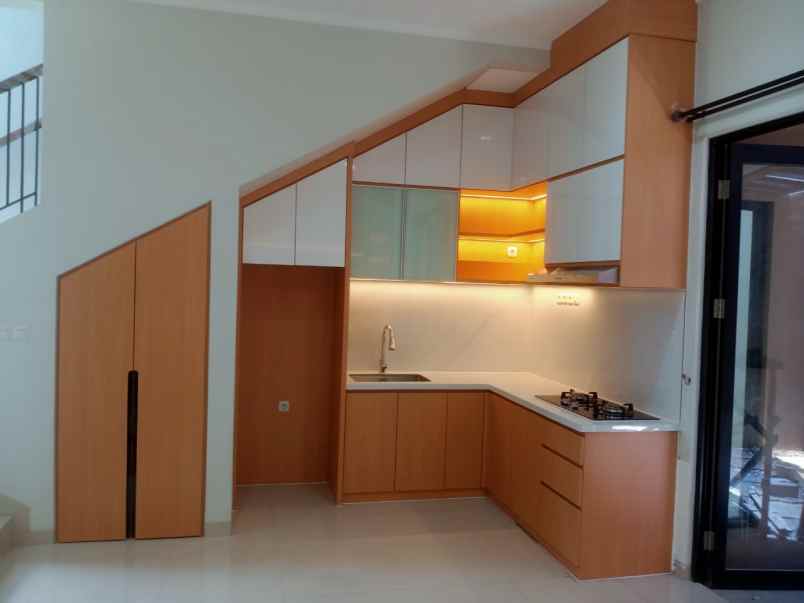 disewakan rumah suvarna sutera cluster