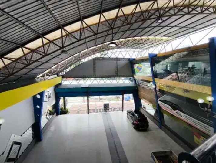 gedung showroom pusat kota