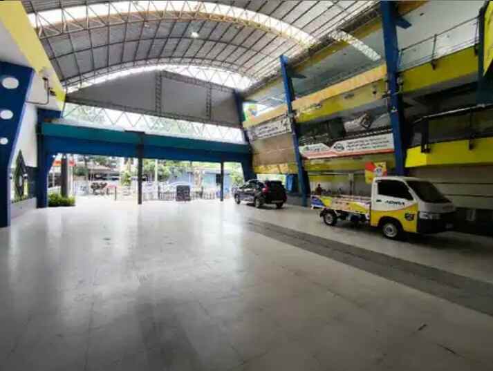 gedung showroom pusat kota